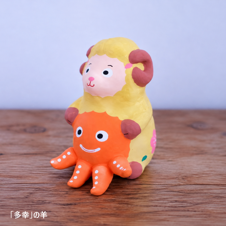 カマクラ張子の羊の絵付けのワークショップ
