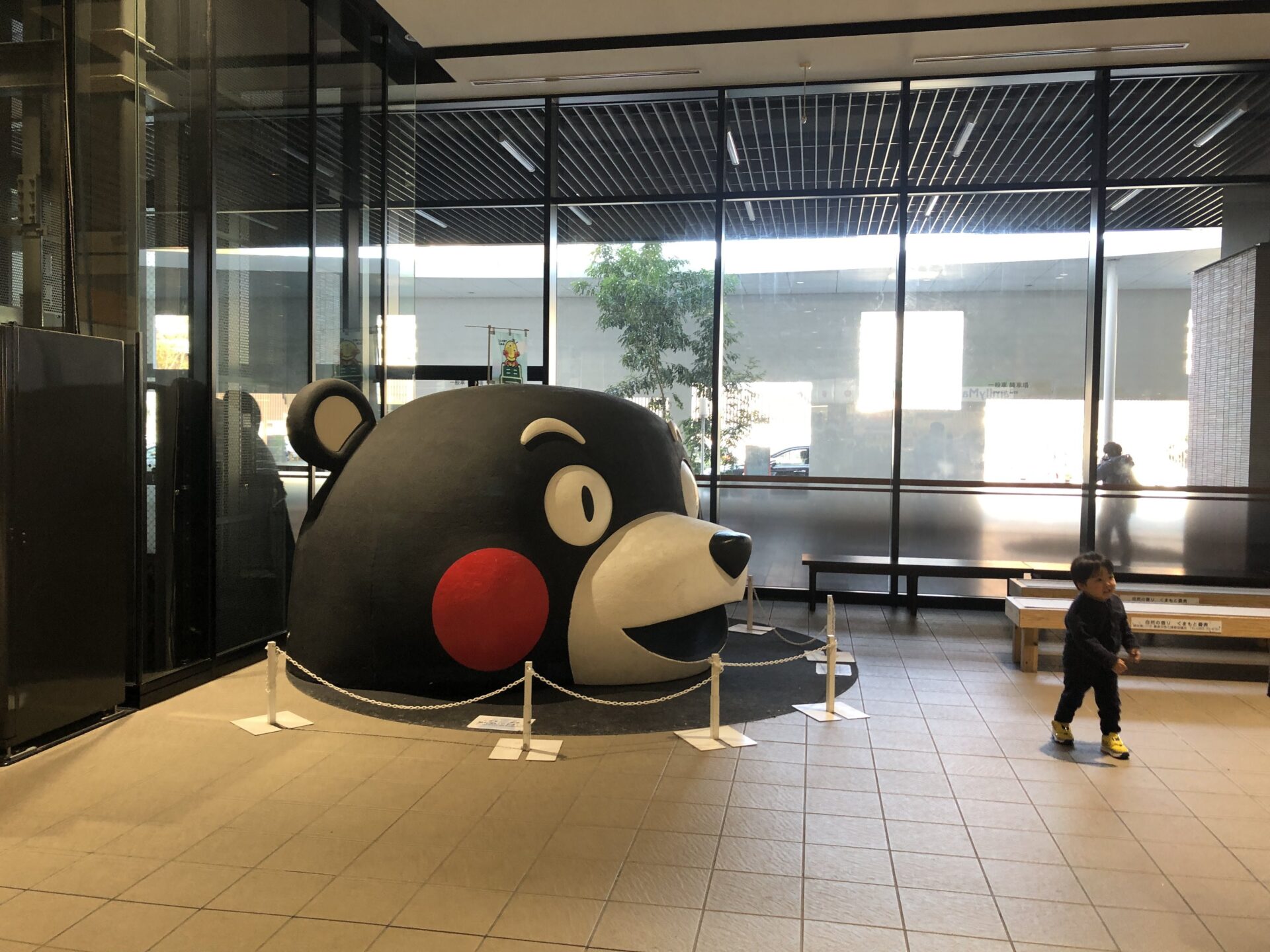 熊本駅でお出迎え。いや、怖いでしょう、、、