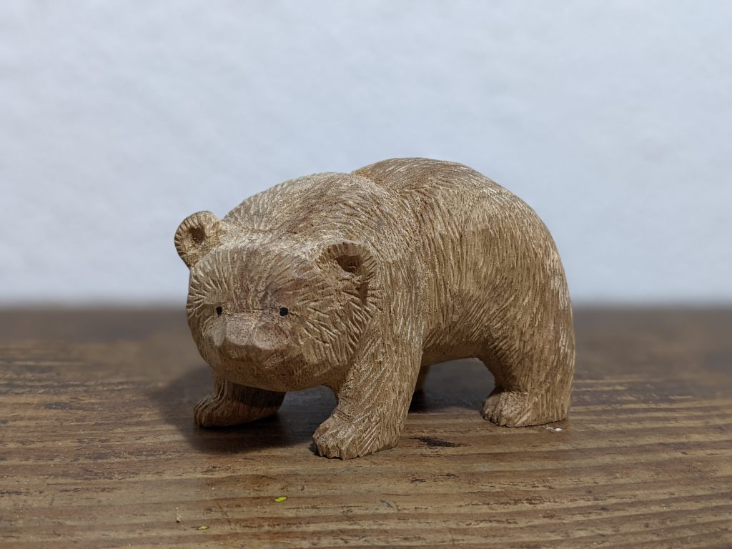 初めて彫った這い熊