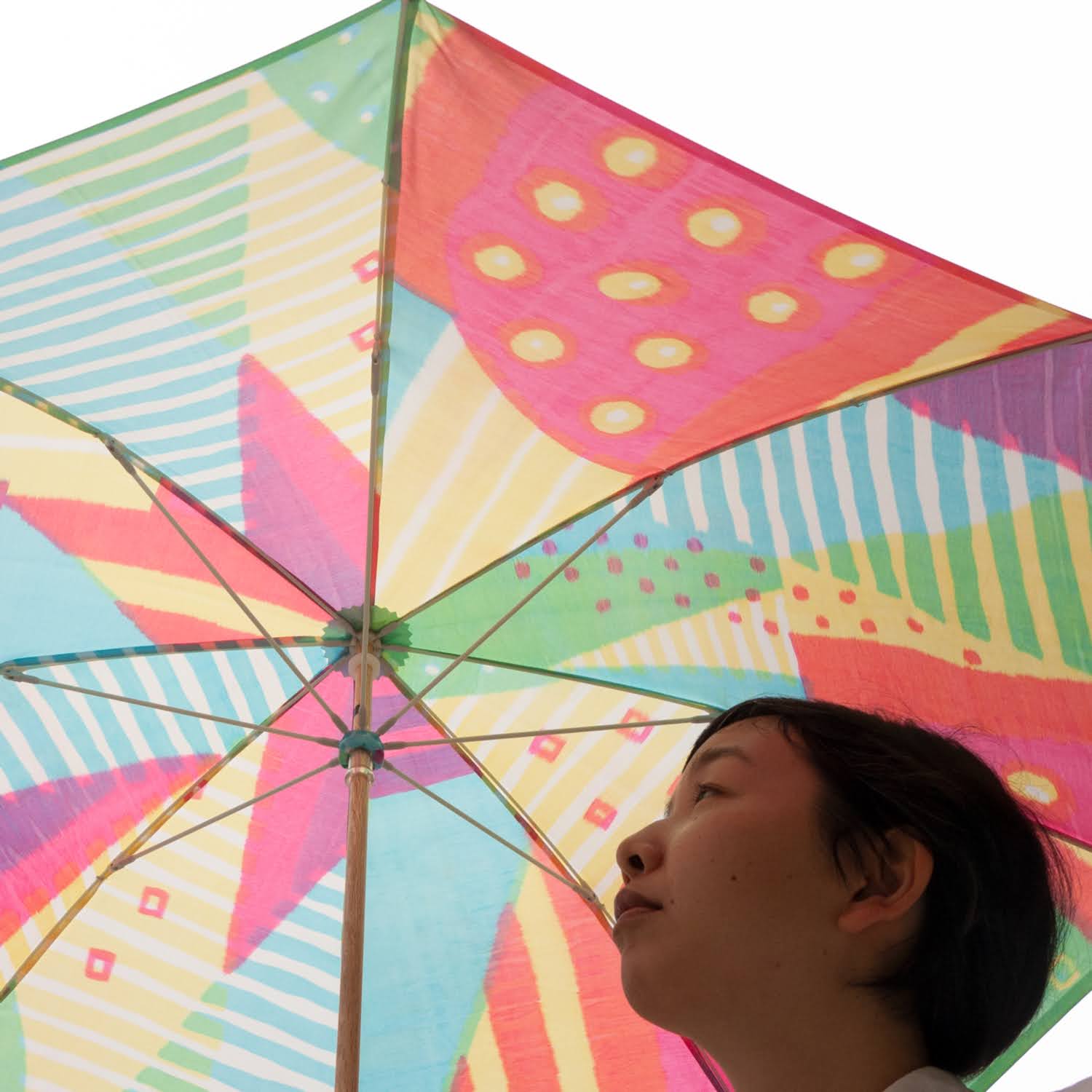 心躍るデザインの傘ですよね。