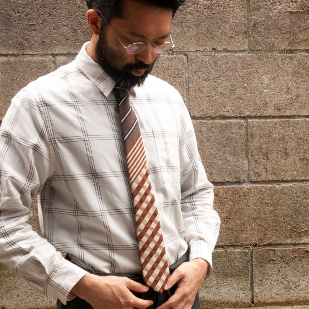 シルクと高繊細な織が魅せる上質なネクタイ。ビジネスにもカジュアルなシーンにも合う。