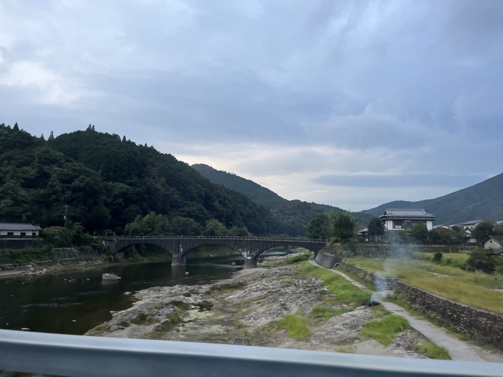 豊かな中津・耶馬溪の景色を見ながら車で移動です。