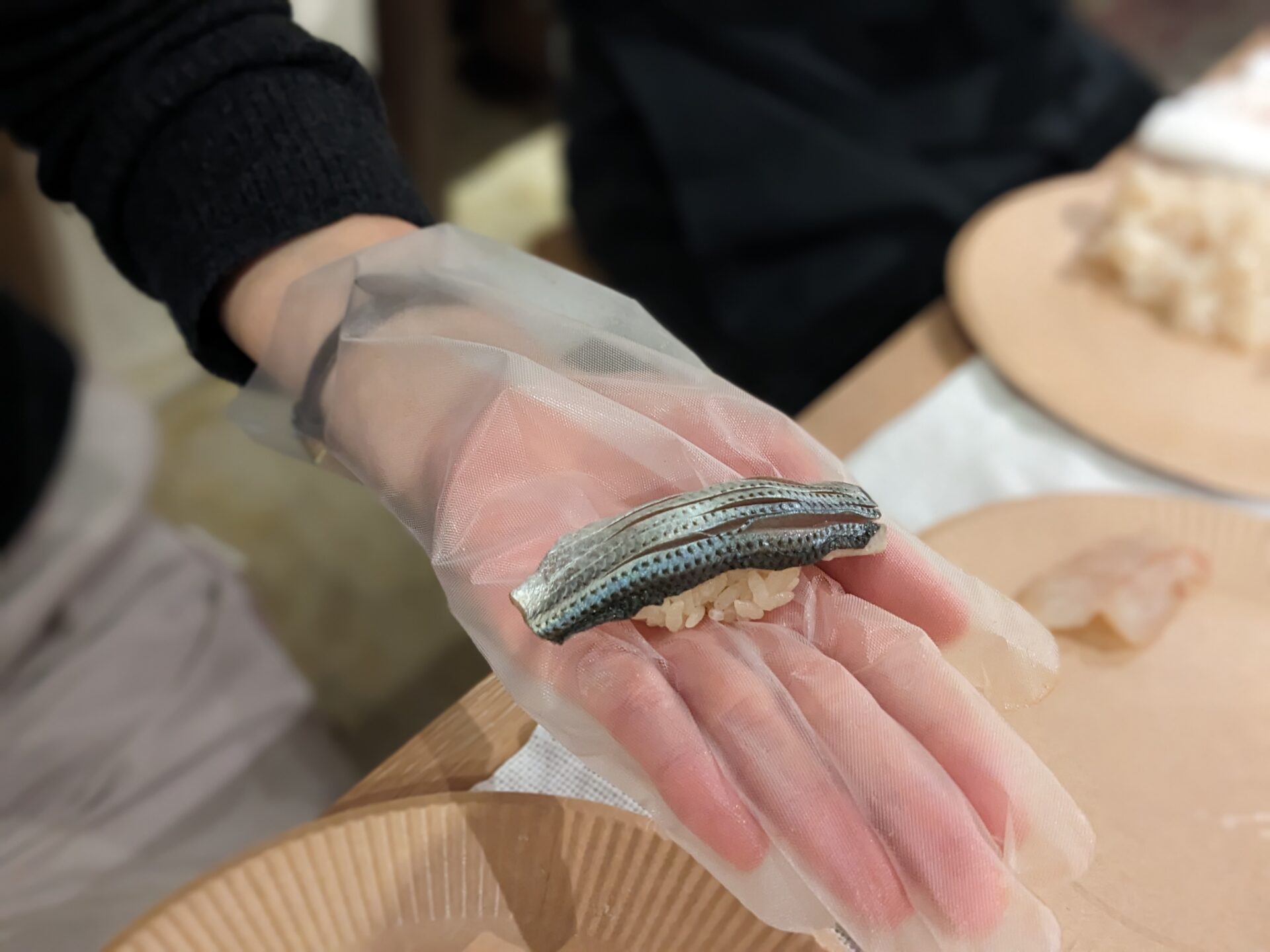 てならい後記】本格江戸前寿司を、自分でどんどん握って食べる！職人