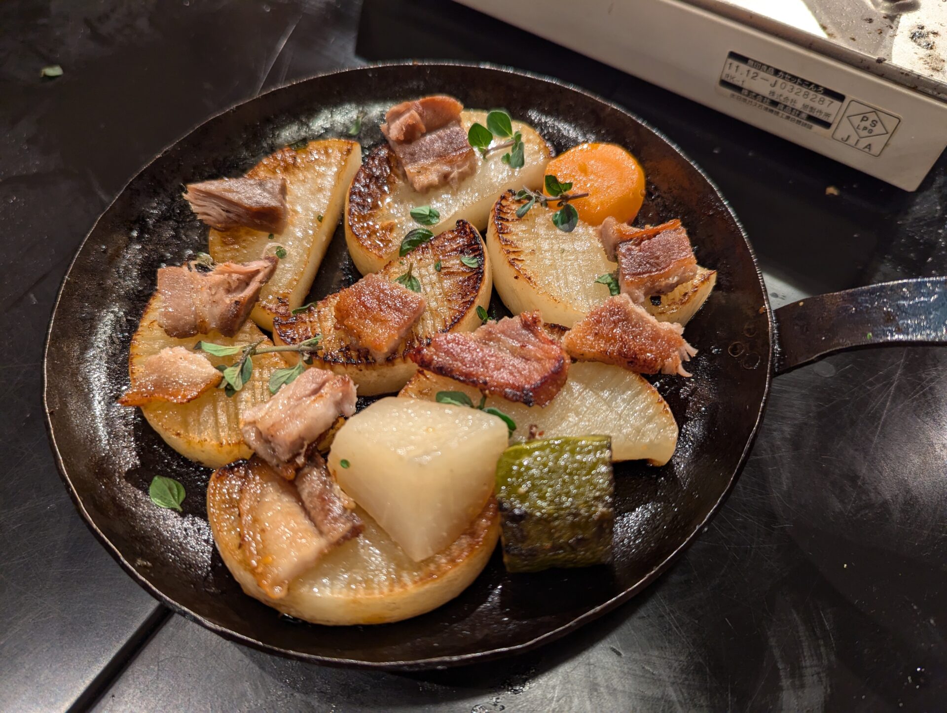 てならい後記】島根の鍛冶屋と料理家と、グラス片手のお話し会 - て